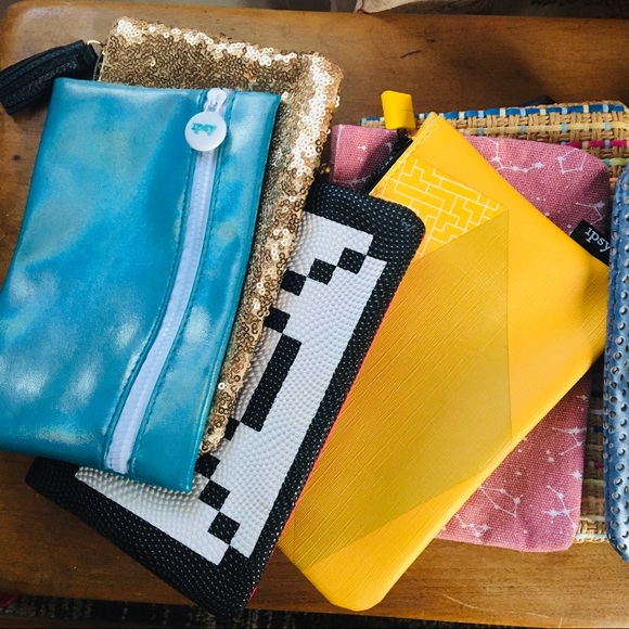 Makeup here - Picture 3 of 7